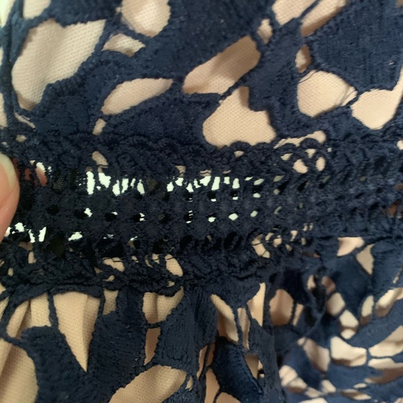 Adorable navy lace dress - Picture 4 of 6